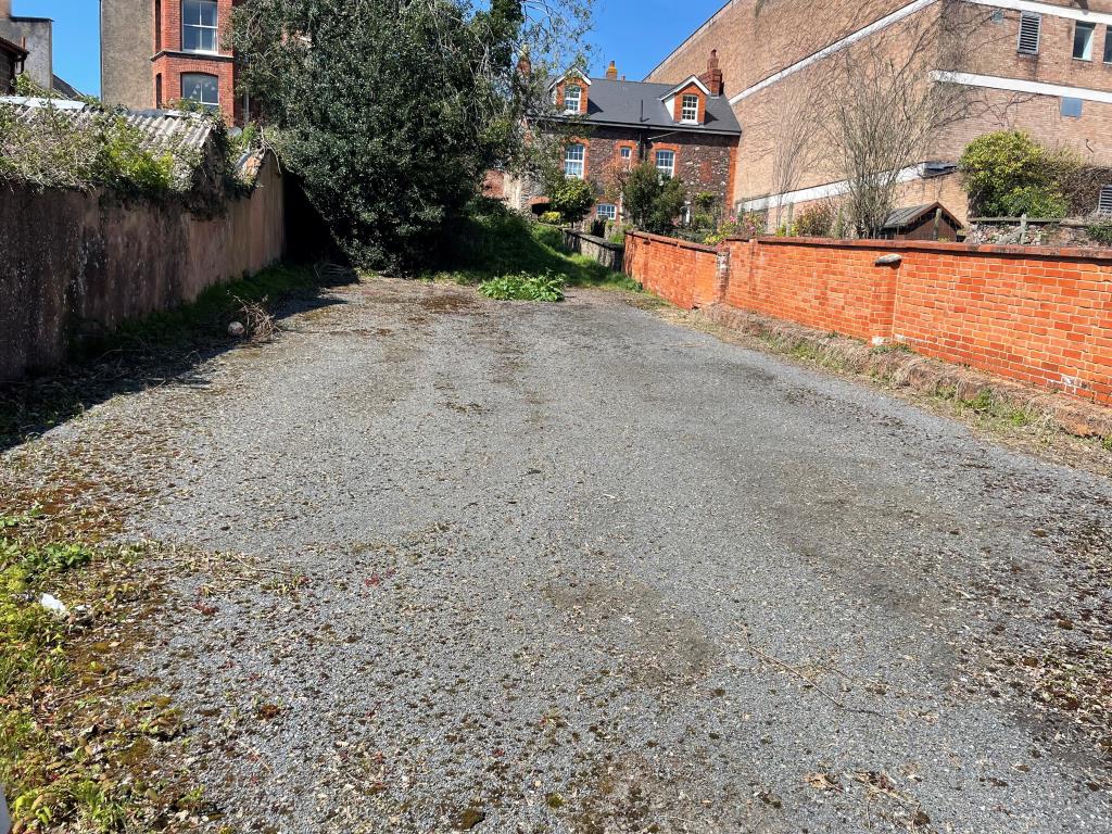 Lot: 29 - SUBSTANTIAL TOWN CENTRE PREMISES WITH PLANNING TO CREATE TEN UNITS - Area of Hardstanding to Rear